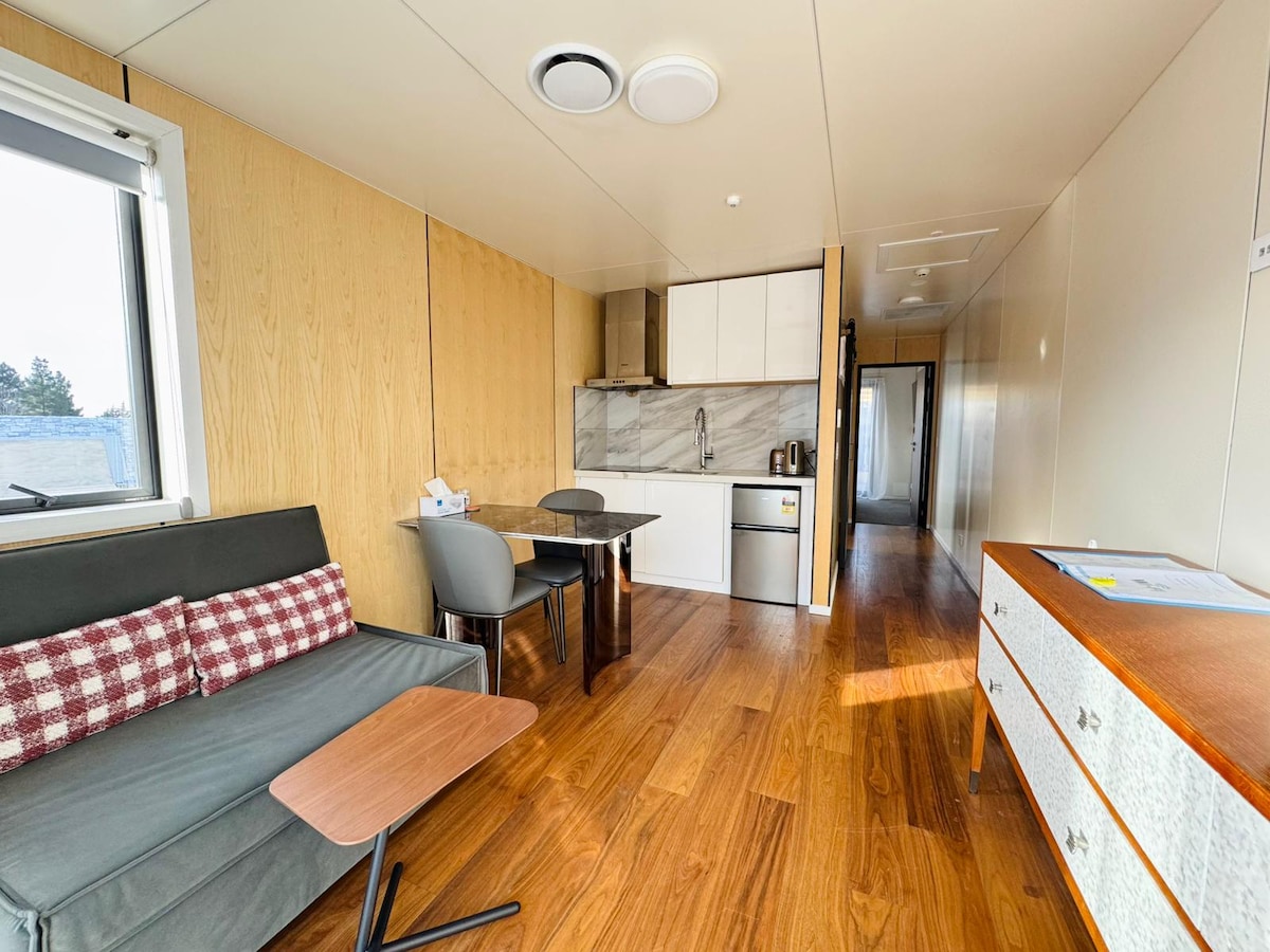 Popular Airbnb listing: Unwind Corner One Bedroom Unit in Cromwell