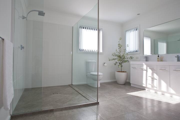 Pearl, for Parties of People gallery image 4