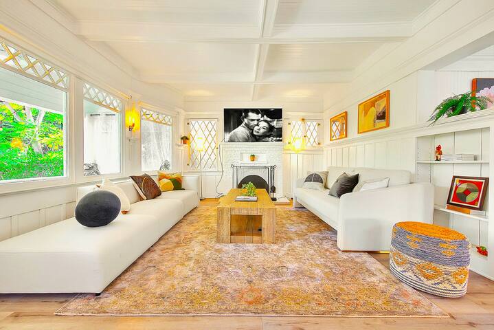 Holiday Rate! Hidden Gem Villa 2 min WalkTo Beach! gallery image 3