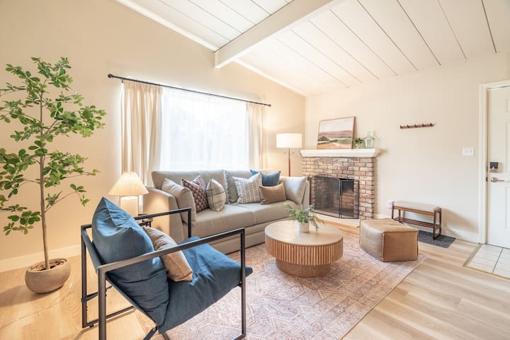 Cozy 2 BR 1 BA Palo Alto home | 925 sq ft