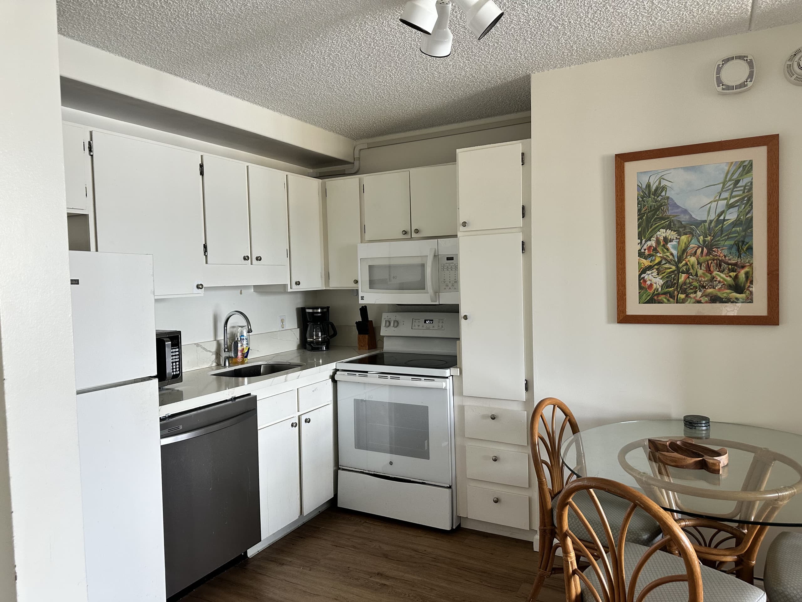 Hotel in Honolulu · ★4.09 · 1 bedroom · 2 beds · 1 private bath - Image 5