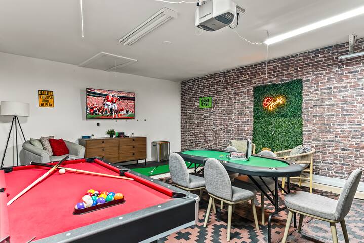 Modern ATX Home | 4BR+2 Kings+DT+Games+BBQ+Yard!