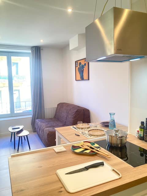 Popular Airbnb listing: Nice new 1-bedroom apartment 50 m from the Théâtre Antique in Vienne