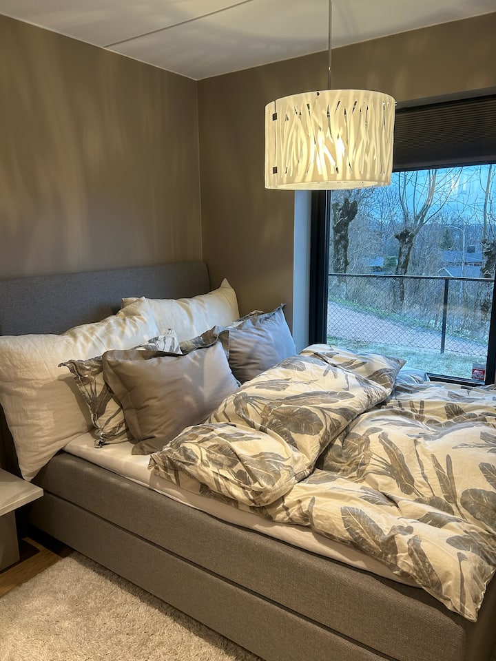 Spálňa s vlastným vchodom v suteréne. Ubytuje 2 dospelé osoby. 