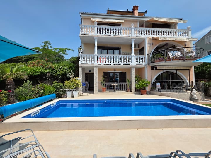 Vera Novi 1 With Sea View And Pool - Novi Vinodolski
