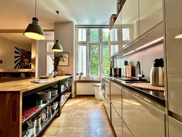 Central LEGAL flat Kreuzkölln / 5BR / 3Bath. gallery image 4