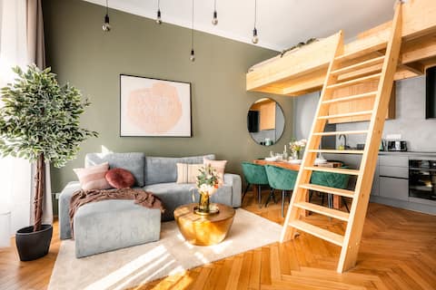 2BR Elegant Museum Hideaway