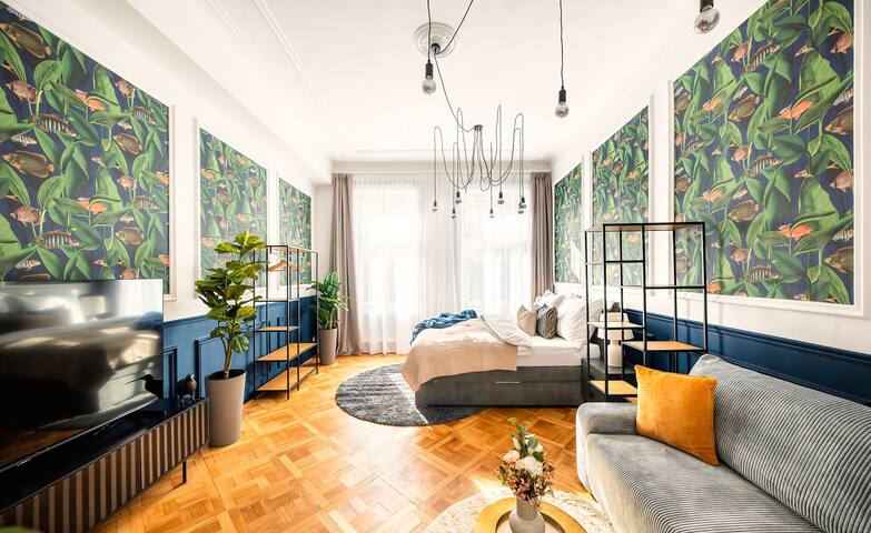 4BR+4.5Bath Central Art Deco Retreat gallery image 2