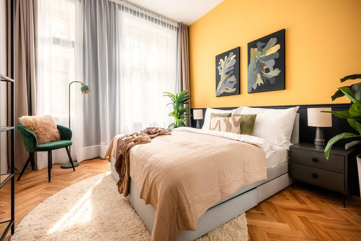 4BR+4.5Bath Central Art Deco Retreat gallery image 3