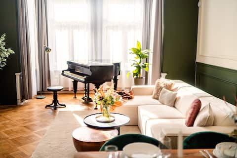 4BR+4.5Bath Central Art Deco Retreat