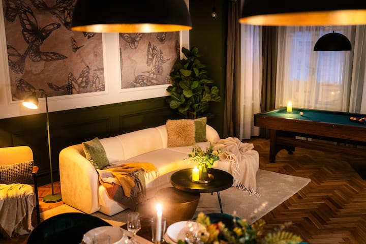 7BR+4.5Bath Palace near Museum + Pool