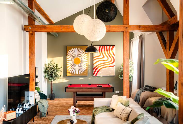 6BR+3.5Bath Prague Grand View + POOL table gallery image 3