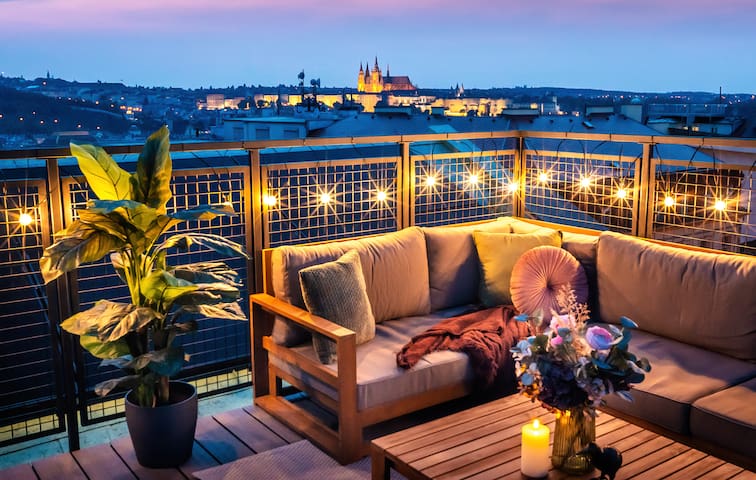 6BR+3.5Bath Prague Grand View + POOL table