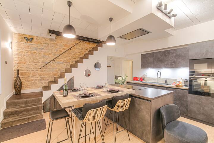 2 master suites in center Lyon, parking included gallery image 2