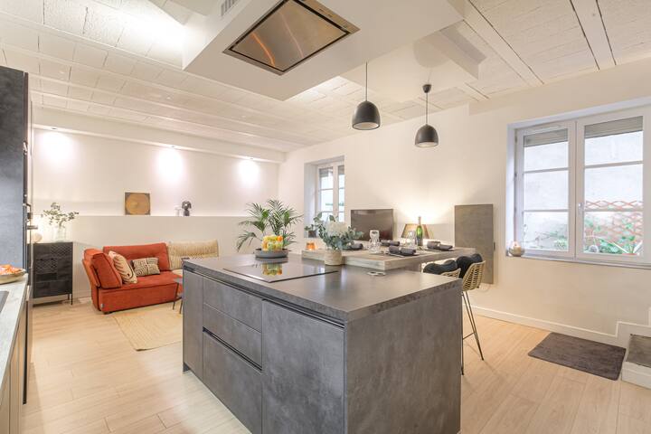 2 master suites in center Lyon, parking included gallery image 4