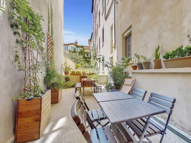 2 master suites in center Lyon, parking included gallery image 5