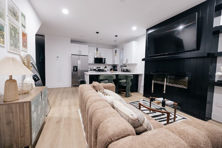 Parisian Retreat near University of Chicago Campus