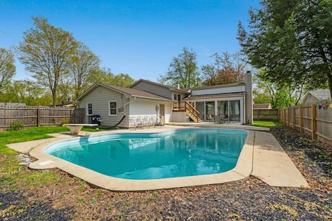 Posh Pool Place Pinnacle, 5/2 Large Fun 12+ FW