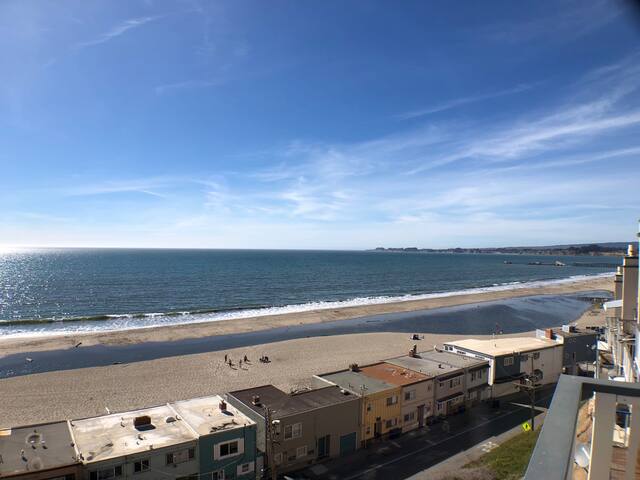 Elegant Oceanfront Condo 134 gallery image 3