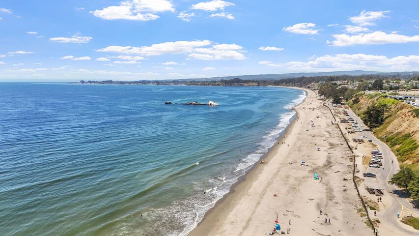 Elegant Oceanfront Condo 134 gallery image 2