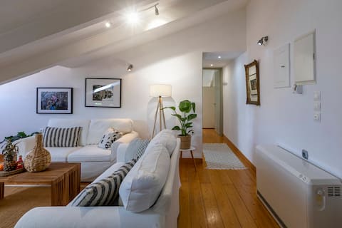 Top Airbnb: Artist Attic in Δήμος Κεντρικής Κέρκυρας και Διαποντίων Νήσων
