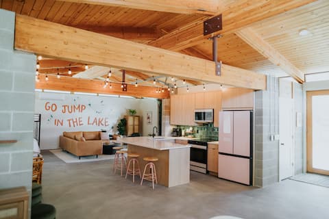 2 Houses, HUGE Beach, Hot Tub + Sauna