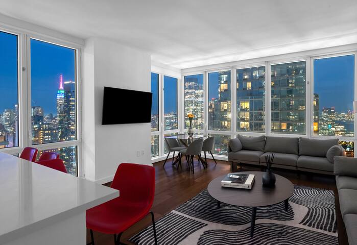 Luxury Large 2-Bed 2-Bath with Skyline+Water Views gallery image 5