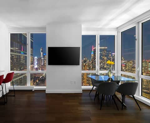 Successful Airbnb property: Luxury Large 2-Bed 2-Bath with Skyline+Water Views in Hell's Kitchen