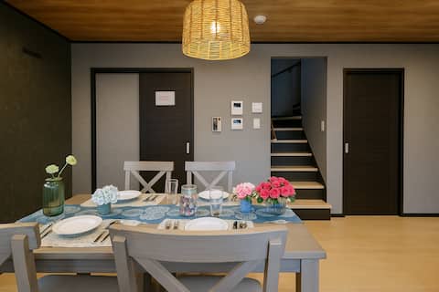 Entire 3-Story Home | 10 Guests | 5 Min to Station