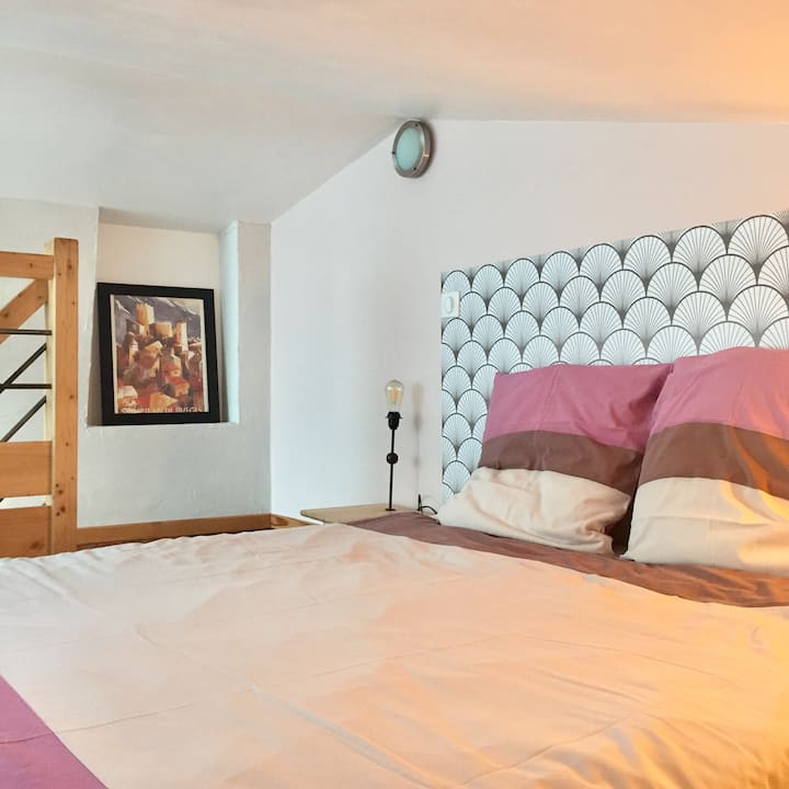 160 кревета на мецанинот