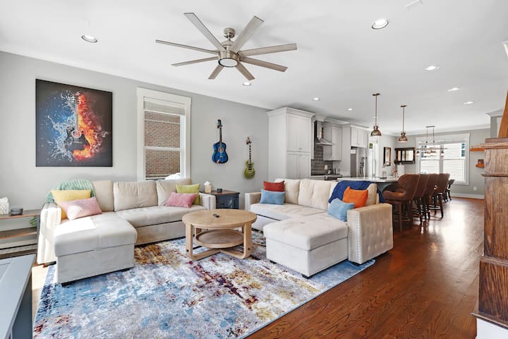 Nashville To the Nines