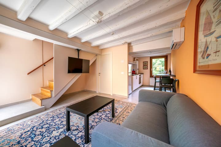 Two-level Apartment Located Near Train Station - Venecia