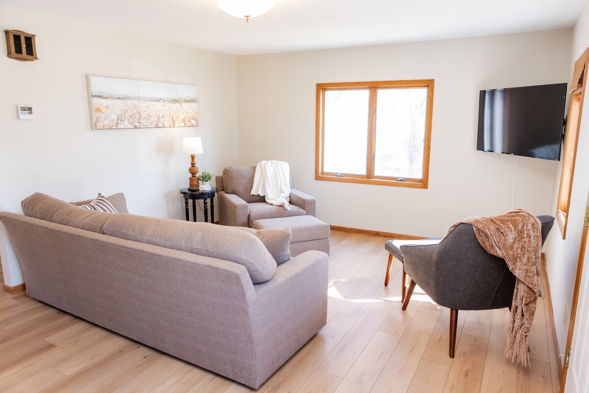 Enjoy catching up on the news or your favorite show through Roku services or Airplay from your own device. 