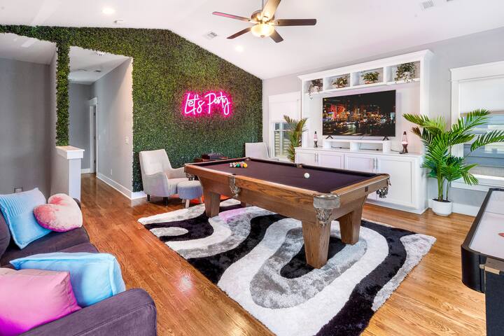 *HOT TUB*Sauna*Cold Plunge* Nashville Luxury Lodge gallery image 2