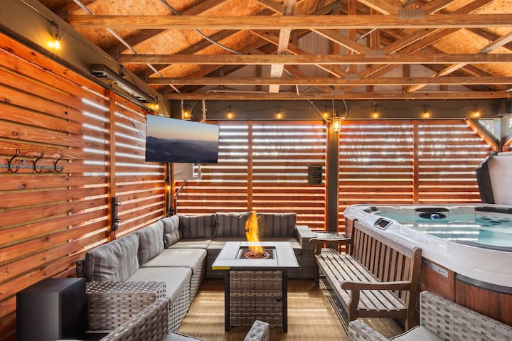 *HOT TUB*Sauna*Cold Plunge* Nashville Luxury Lodge gallery image 3