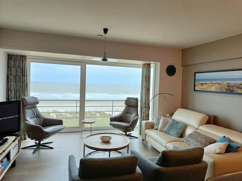 Top Airbnb: Cozy apartment with sea view + garage in Nieuwpoort