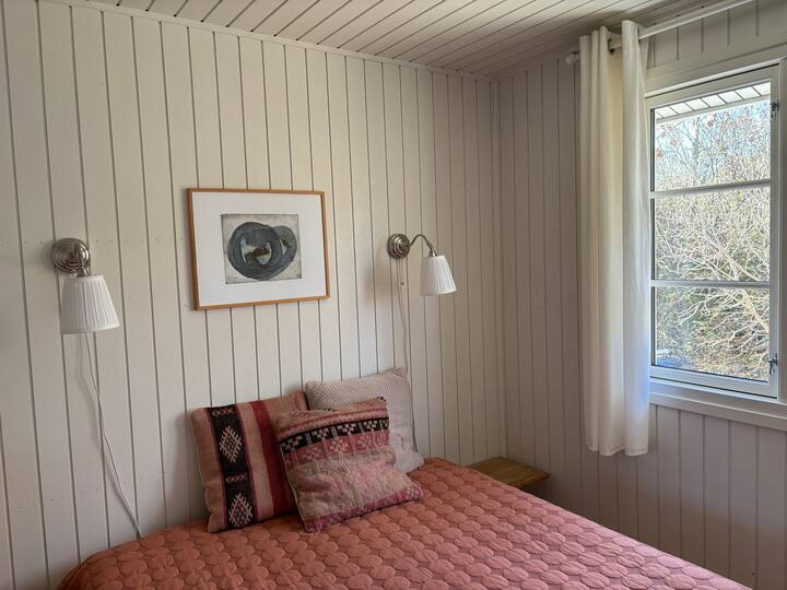 Საძინებელი ორადგილიანი საწოლით 140 სმ