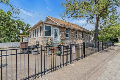 Backyard | Prof Cleaned | Coffee | Washer/Dryer