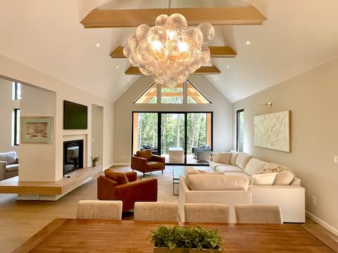 Top Airbnb: Luxury Modern Windham 5BR/4.5BA, Sleeps 12. in Windham