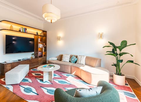 Top Airbnb: Elegance and Charm in the Heart of Paris in Paris 1er Arrondissement