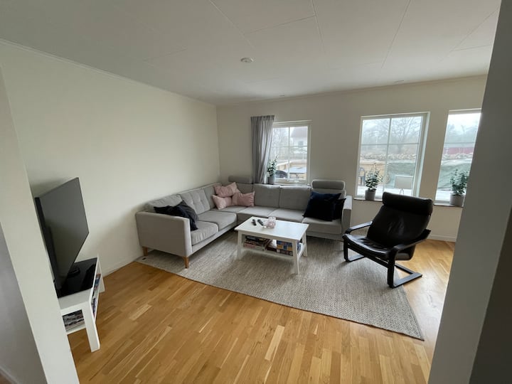 Spacious House (8 Persons) Close To The Ocean/city - Grebbestad
