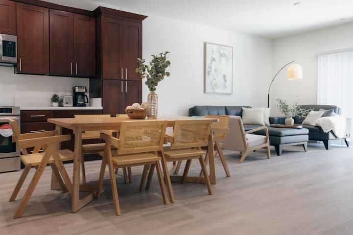 Brand New Modern 3Bed3Bath Home!