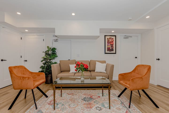 The Bright Comfort Suite
Totally A Private Space! - Vaughan