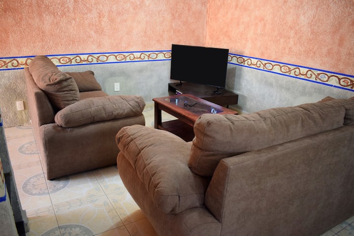 The Orange House: Close To City Center + Garage - Santiago de Querétaro