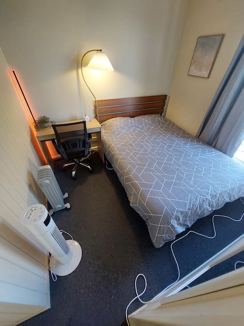 The Crossroads - Budget friendly private room