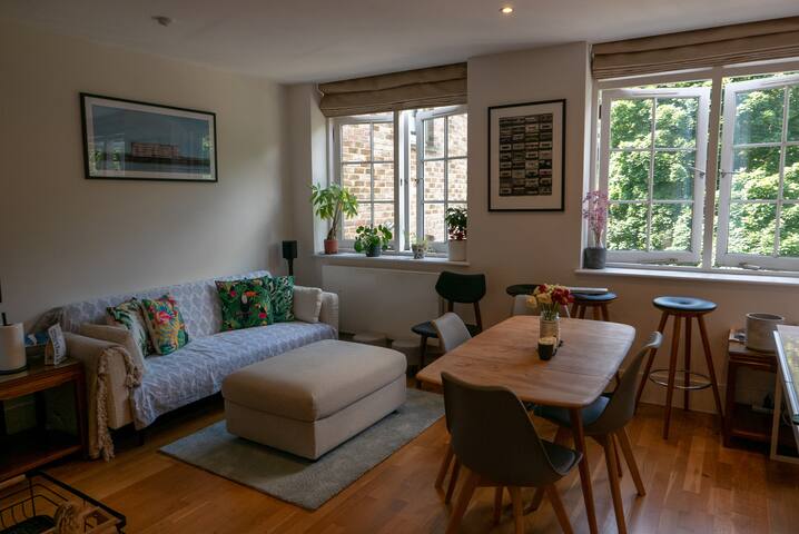 Beautiful 2 bed 2 bath overlooking London Fields