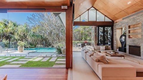 Santi House - Beachfront home with ocean views