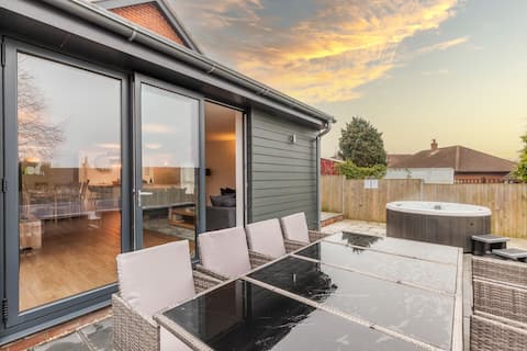 Crimond House - Stunning Coastal Home With Hot Tub