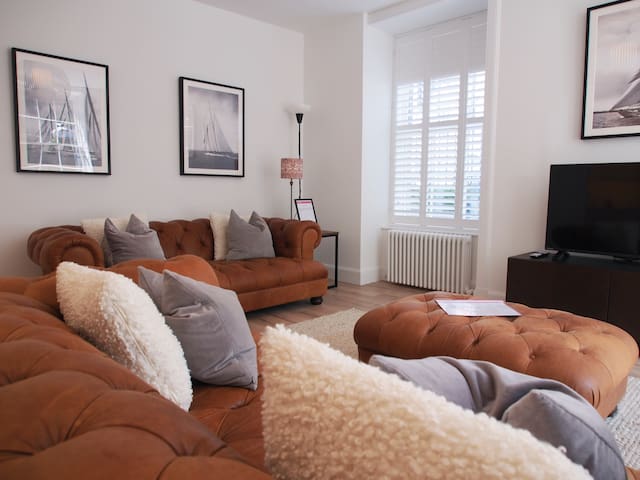 New Town Georgian w Modern Interior on Heriot Row