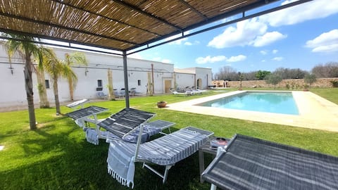 Charming farmhouse with pool, close to the sea